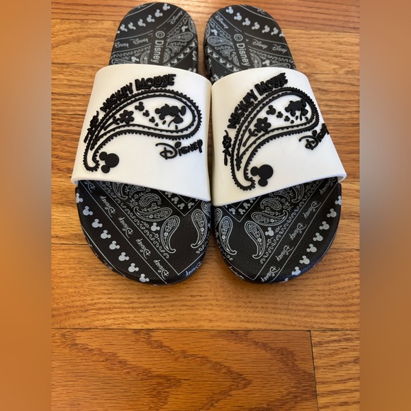 Primark Disney Slides Women’s UK 6/US 8 Black White Mickey Mouse New with Flaws - Picture 2 of 8